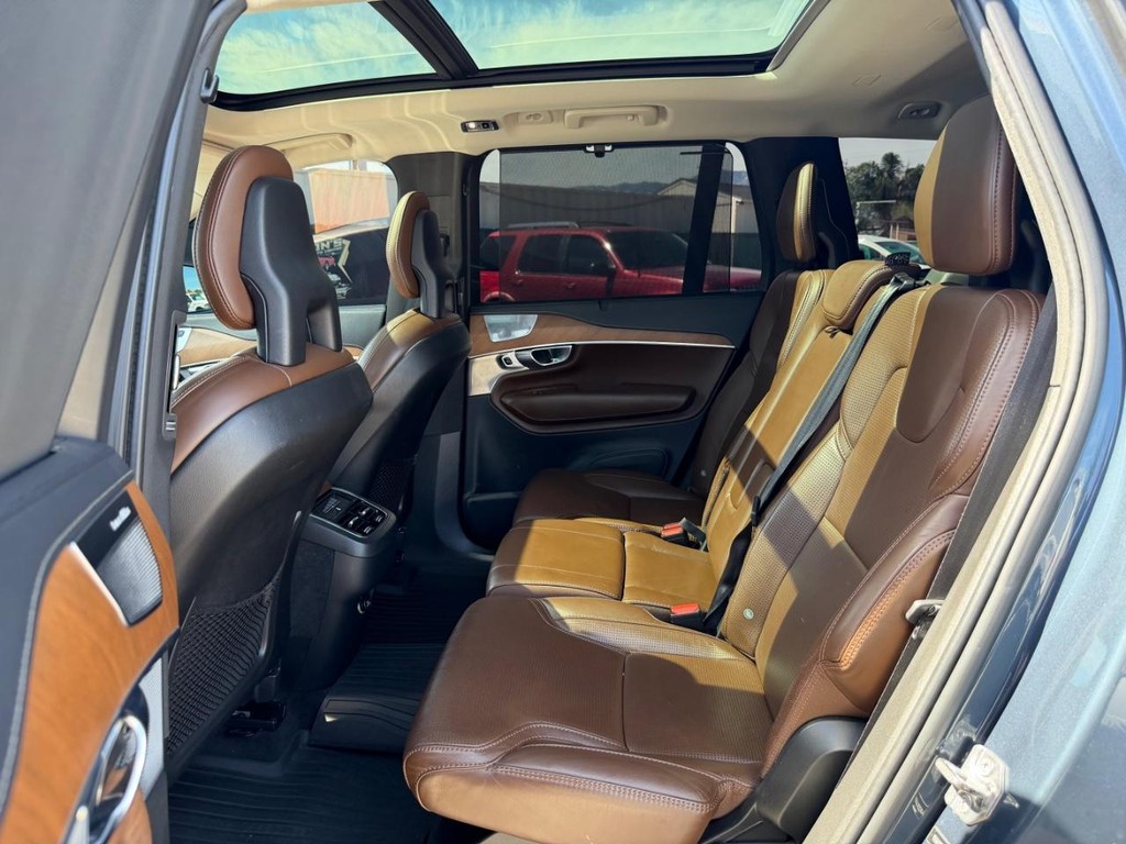 Volvo XC90 Vehicle Full-screen Gallery Image 40