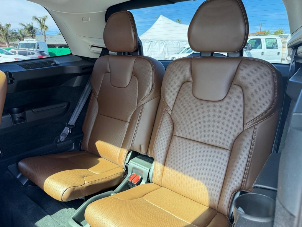 Volvo XC90 Vehicle Full-screen Gallery Image 41