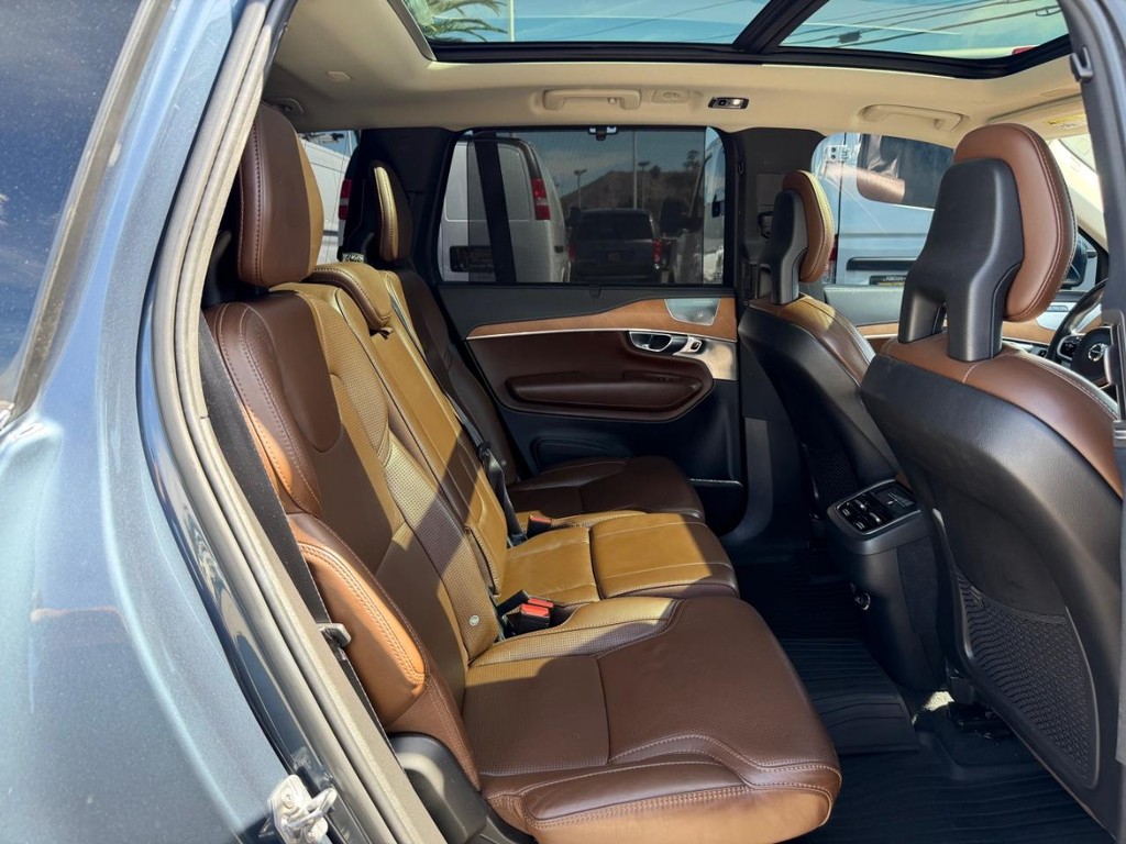 Volvo XC90 Vehicle Full-screen Gallery Image 43