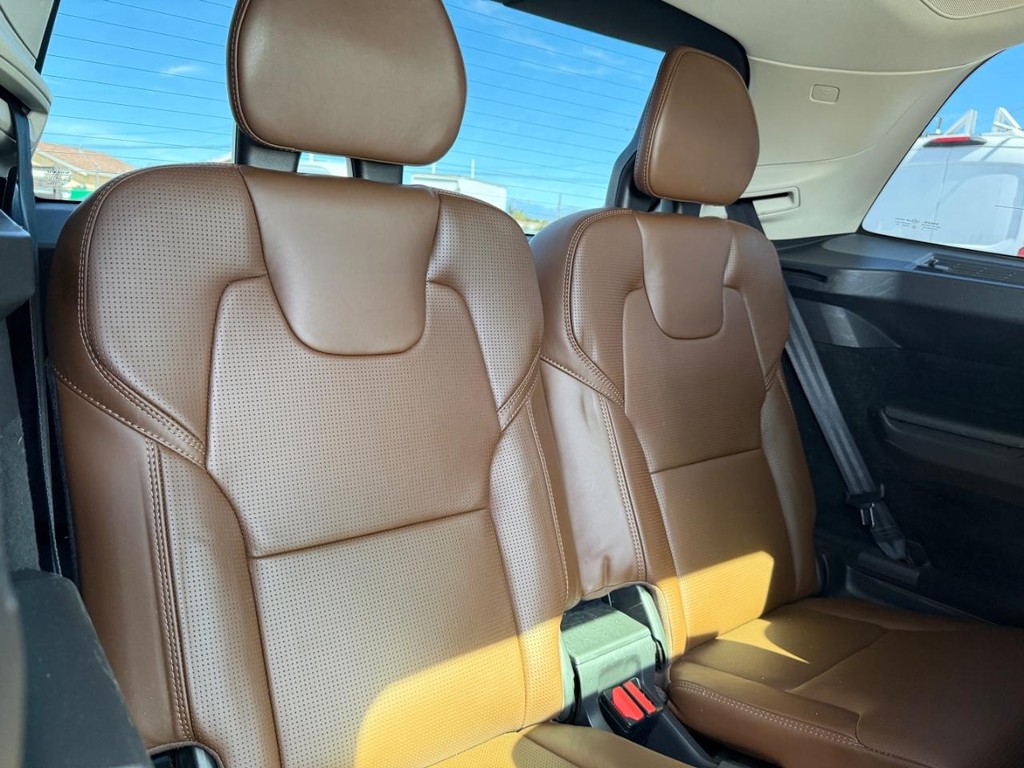 Volvo XC90 Vehicle Full-screen Gallery Image 44