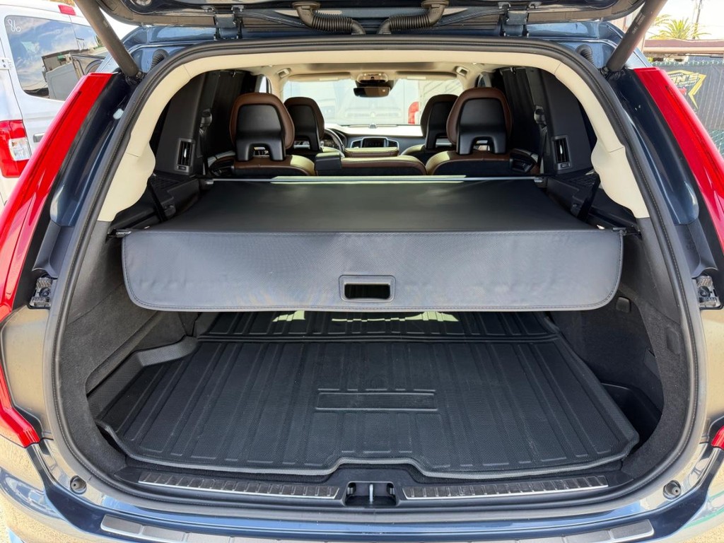 Volvo XC90 Vehicle Full-screen Gallery Image 47