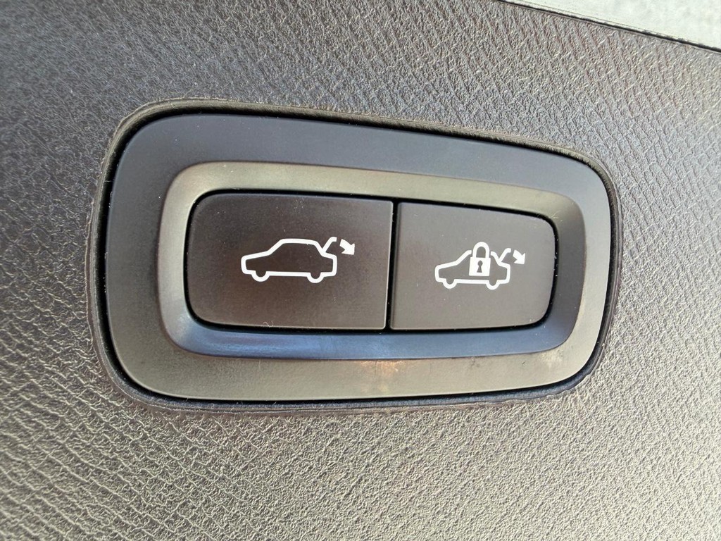 Volvo XC90 Vehicle Full-screen Gallery Image 48