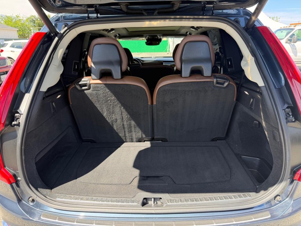 Volvo XC90 Vehicle Full-screen Gallery Image 49