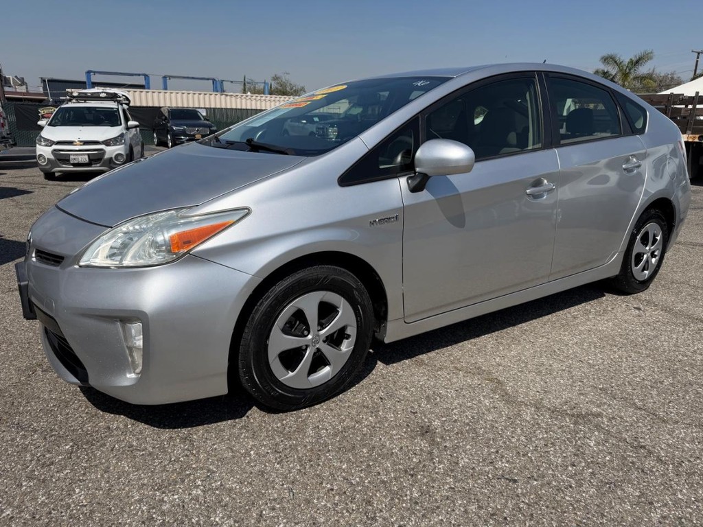 Toyota Prius Vehicle Full-screen Gallery Image 12