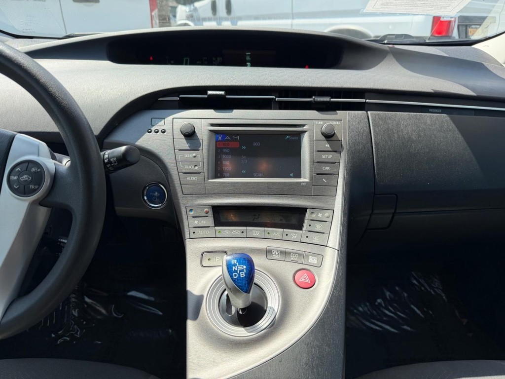 Toyota Prius Vehicle Full-screen Gallery Image 25