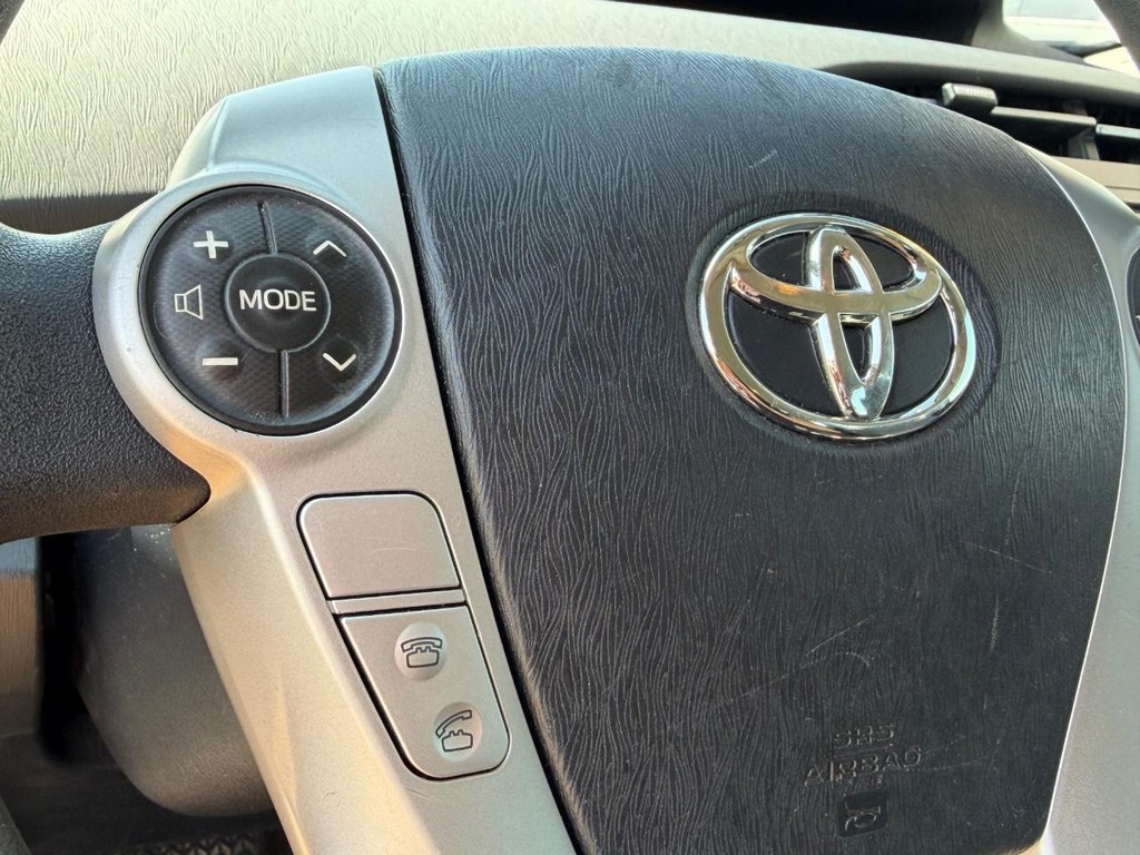 Toyota Prius Vehicle Full-screen Gallery Image 28