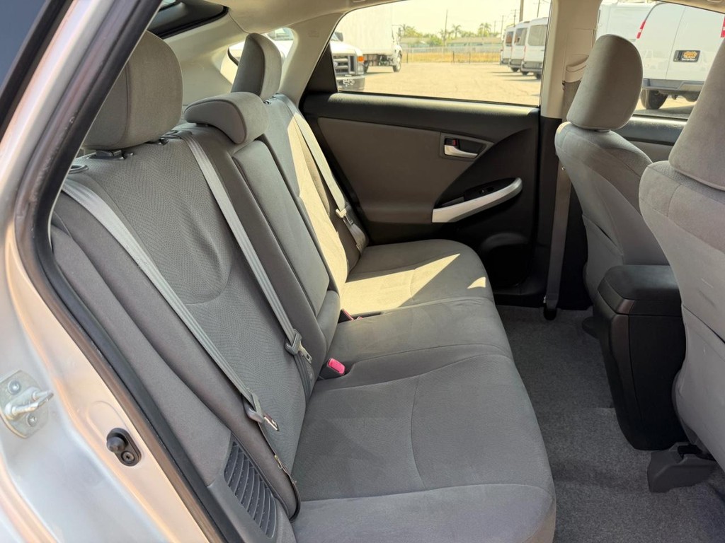 Toyota Prius Vehicle Full-screen Gallery Image 33