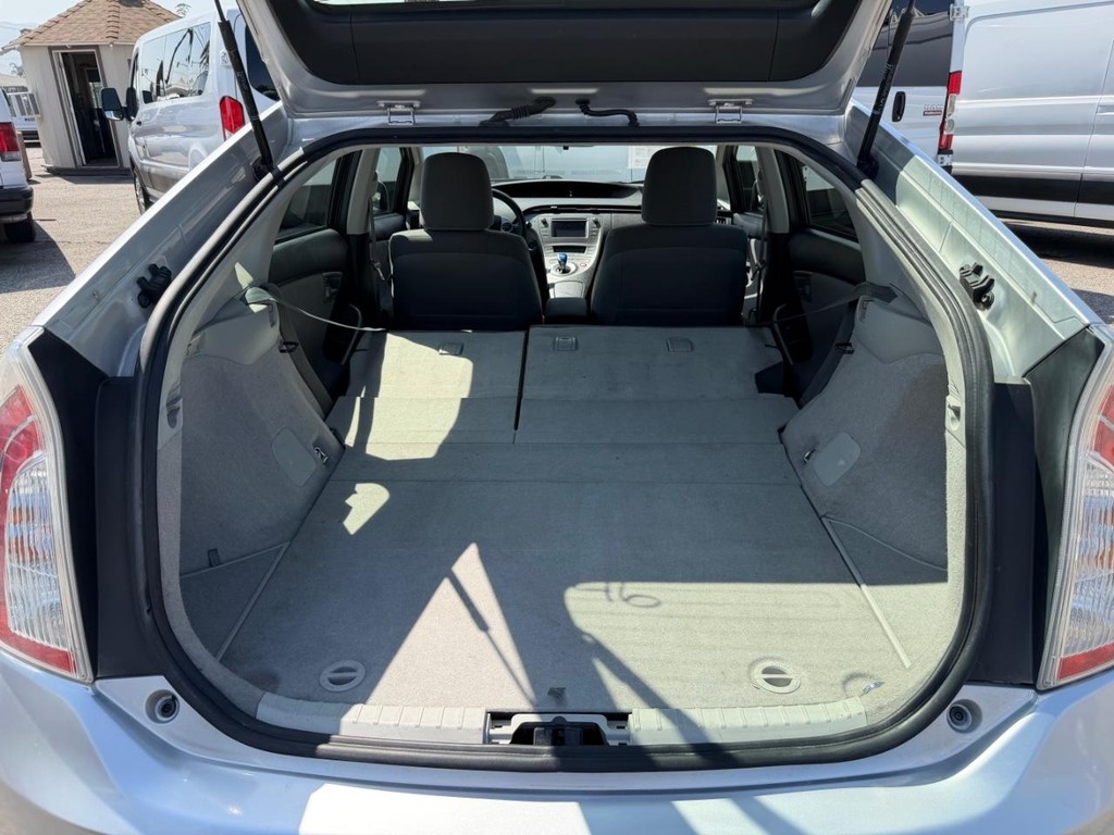 Toyota Prius Vehicle Full-screen Gallery Image 36