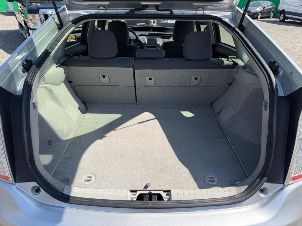 Toyota Prius Vehicle Full-screen Gallery Image 37