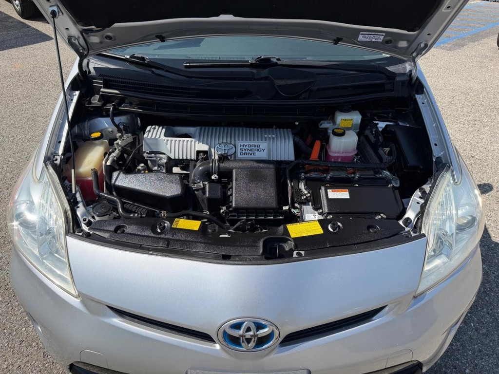 Toyota Prius Vehicle Full-screen Gallery Image 38