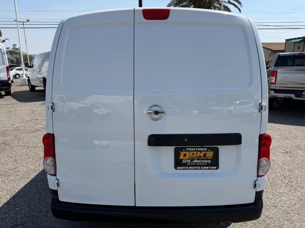 Nissan NV200 Vehicle Full-screen Gallery Image 09