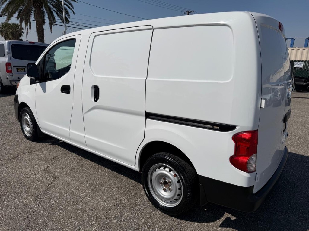 Nissan NV200 Vehicle Full-screen Gallery Image 10