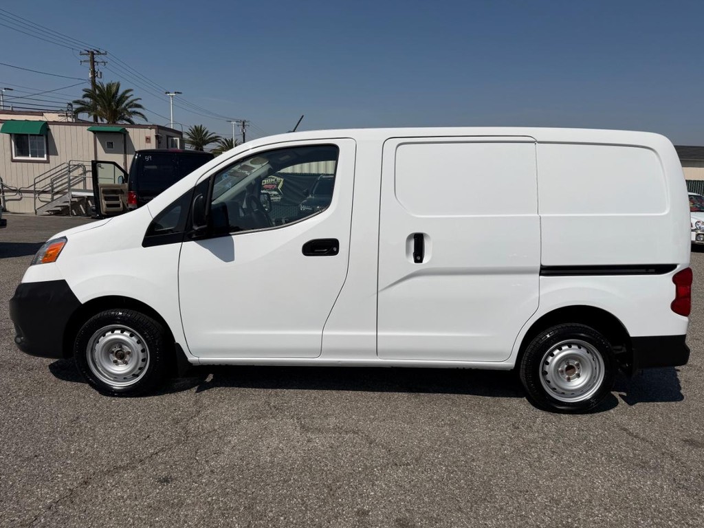 Nissan NV200 Vehicle Full-screen Gallery Image 12