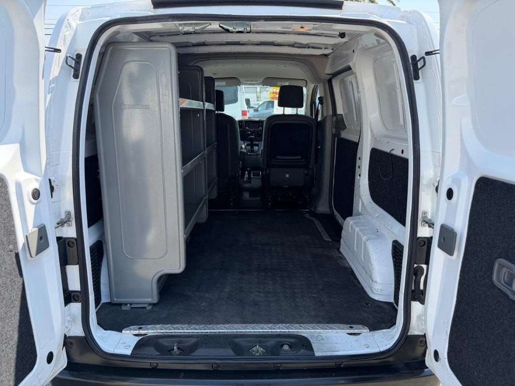 Nissan NV200 Vehicle Full-screen Gallery Image 16