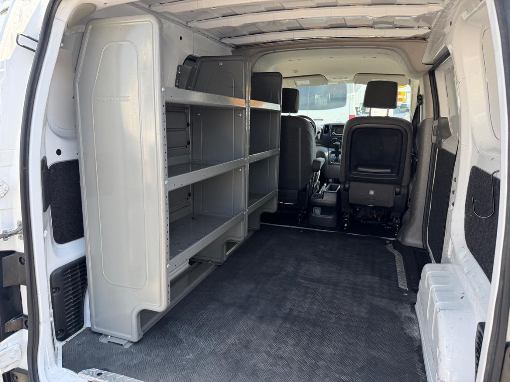 Nissan NV200 Vehicle Full-screen Gallery Image 17