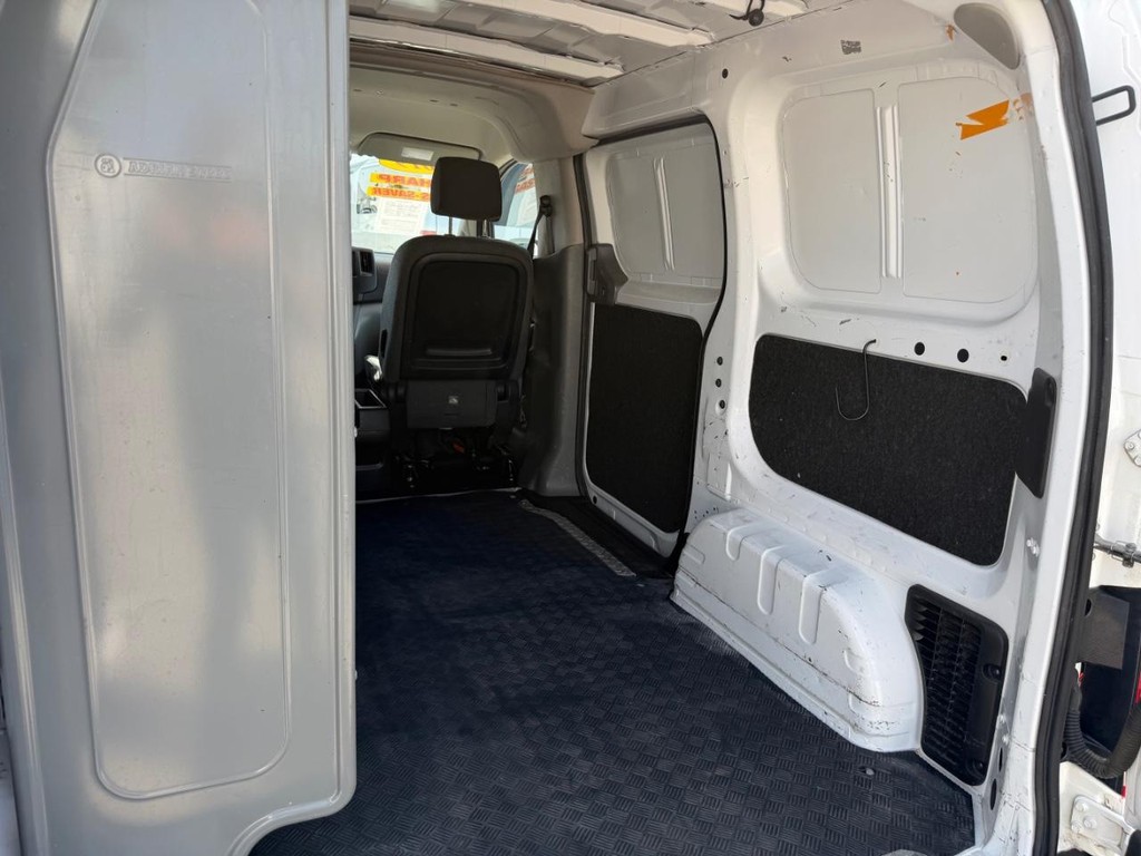 Nissan NV200 Vehicle Full-screen Gallery Image 18
