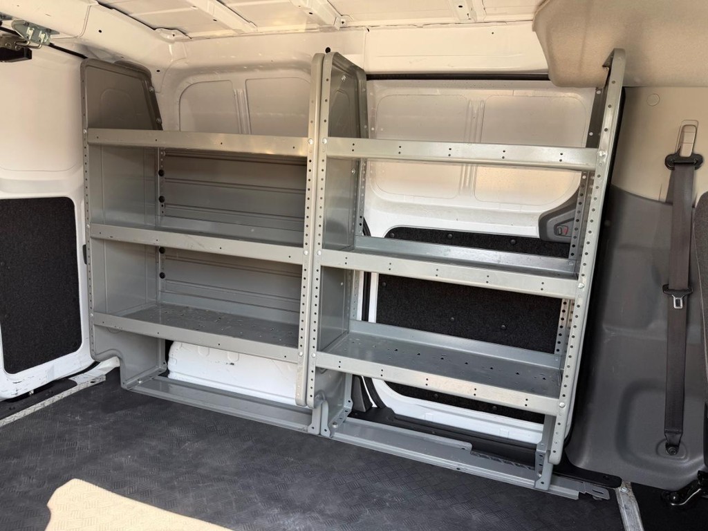 Nissan NV200 Vehicle Full-screen Gallery Image 20