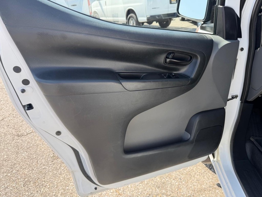 Nissan NV200 Vehicle Full-screen Gallery Image 22