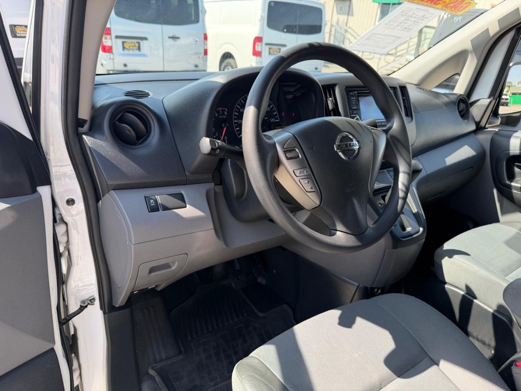 Nissan NV200 Vehicle Full-screen Gallery Image 23