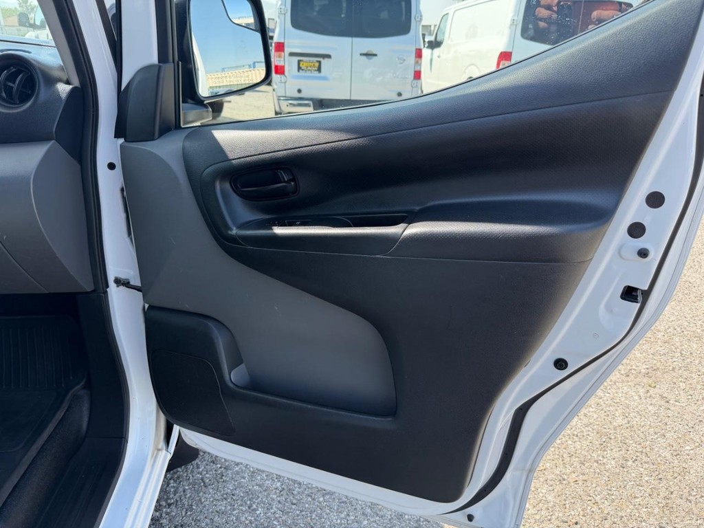 Nissan NV200 Vehicle Full-screen Gallery Image 26