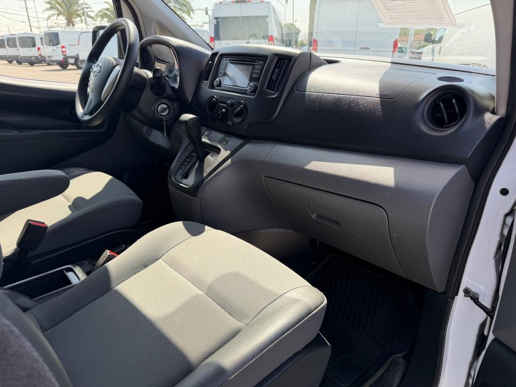 Nissan NV200 Vehicle Full-screen Gallery Image 27