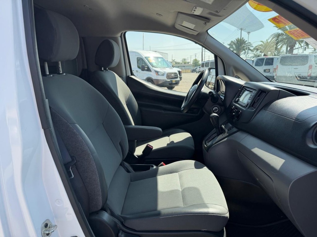 Nissan NV200 Vehicle Full-screen Gallery Image 28