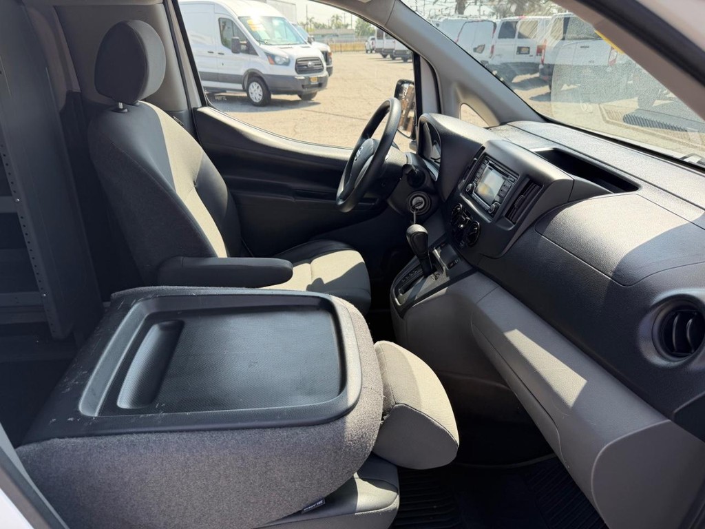 Nissan NV200 Vehicle Full-screen Gallery Image 30