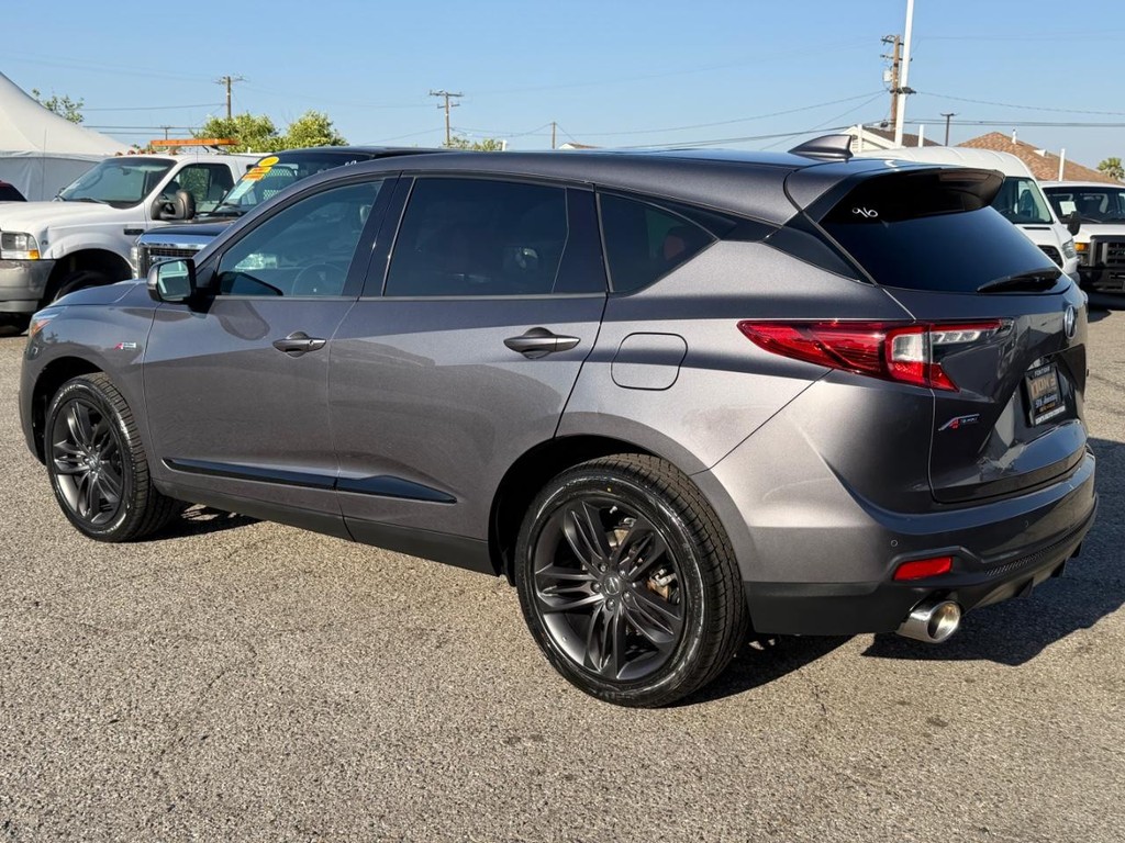 Acura RDX Vehicle Full-screen Gallery Image 09