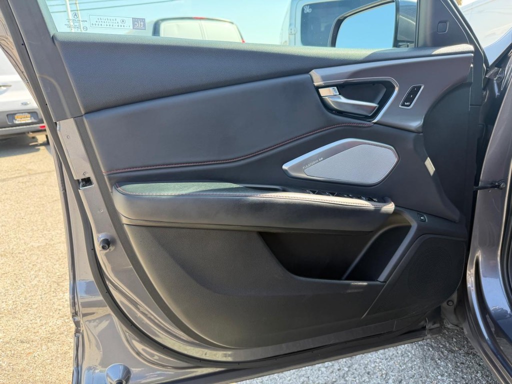 Acura RDX Vehicle Full-screen Gallery Image 15