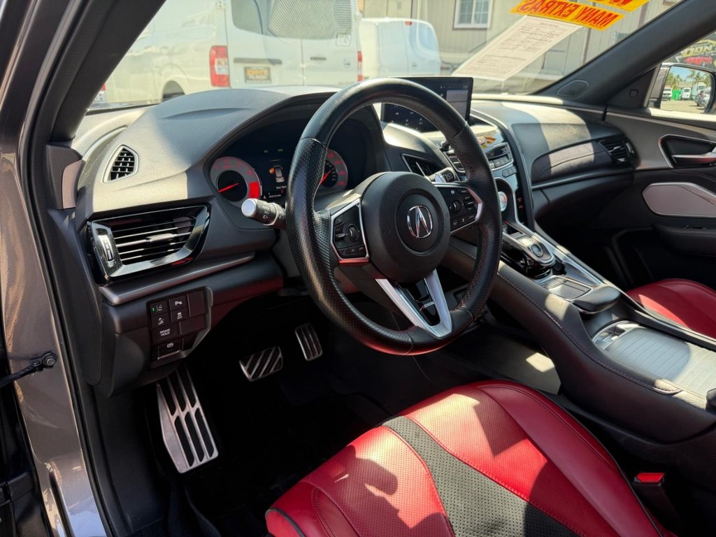 Acura RDX Vehicle Full-screen Gallery Image 16