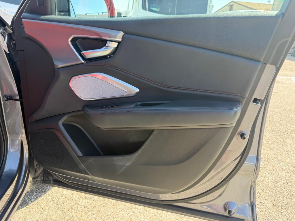 Acura RDX Vehicle Full-screen Gallery Image 19