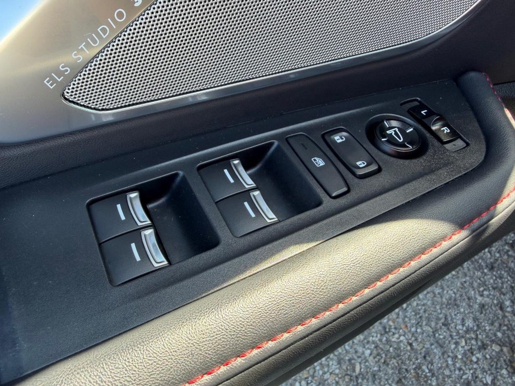 Acura RDX Vehicle Full-screen Gallery Image 32