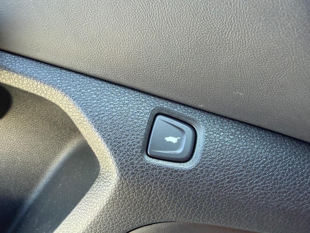 Acura RDX Vehicle Full-screen Gallery Image 34