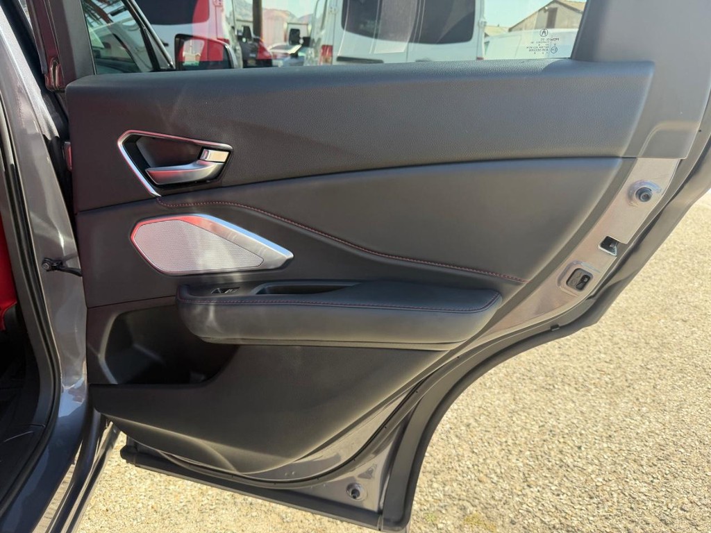 Acura RDX Vehicle Full-screen Gallery Image 41