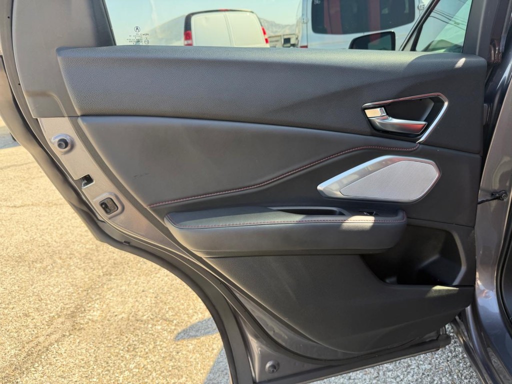 Acura RDX Vehicle Full-screen Gallery Image 43