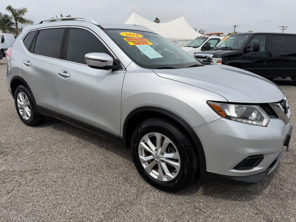 Nissan Rogue Vehicle Full-screen Gallery Image 03