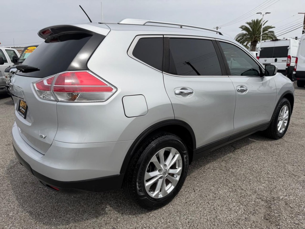 Nissan Rogue Vehicle Full-screen Gallery Image 06