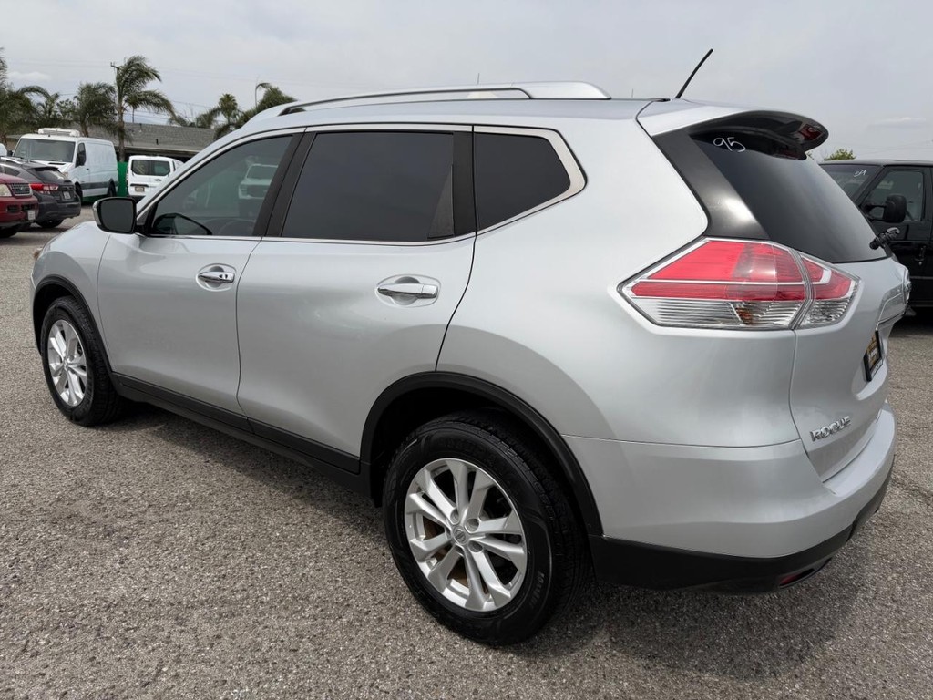 Nissan Rogue Vehicle Full-screen Gallery Image 09