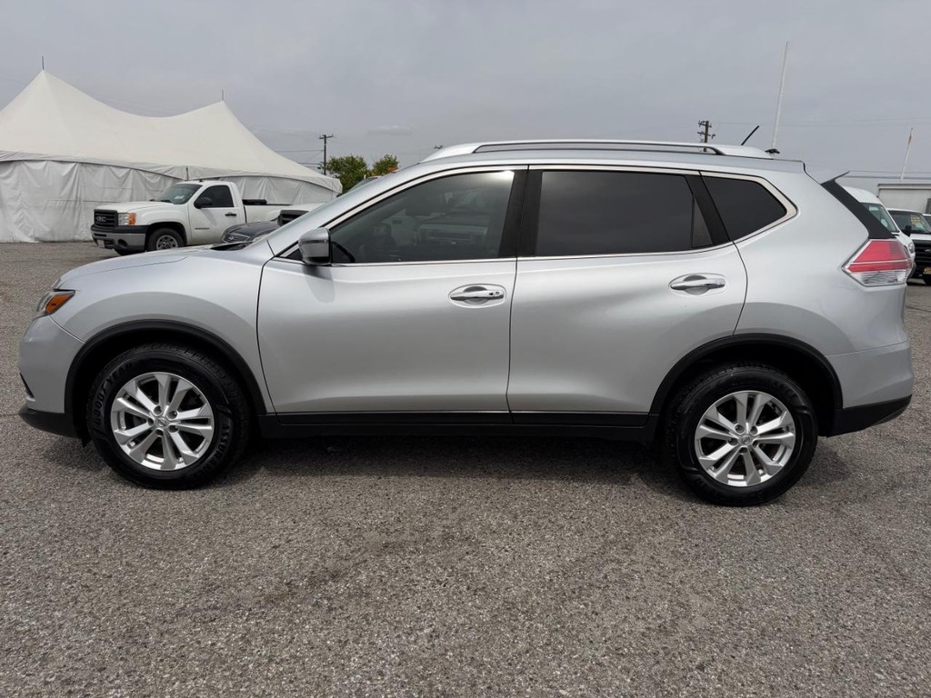 Nissan Rogue Vehicle Full-screen Gallery Image 11