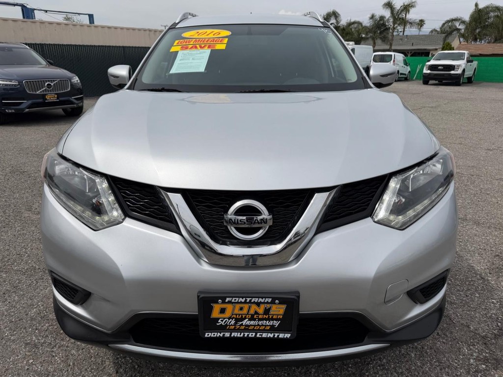 Nissan Rogue Vehicle Full-screen Gallery Image 14
