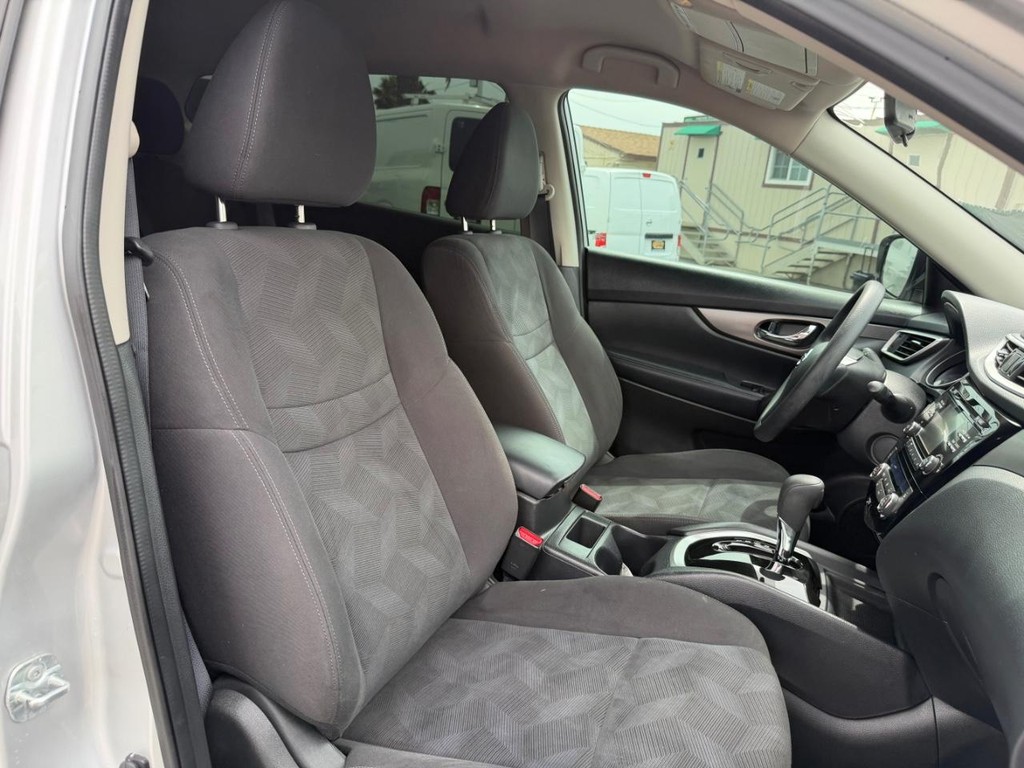 Nissan Rogue Vehicle Full-screen Gallery Image 22