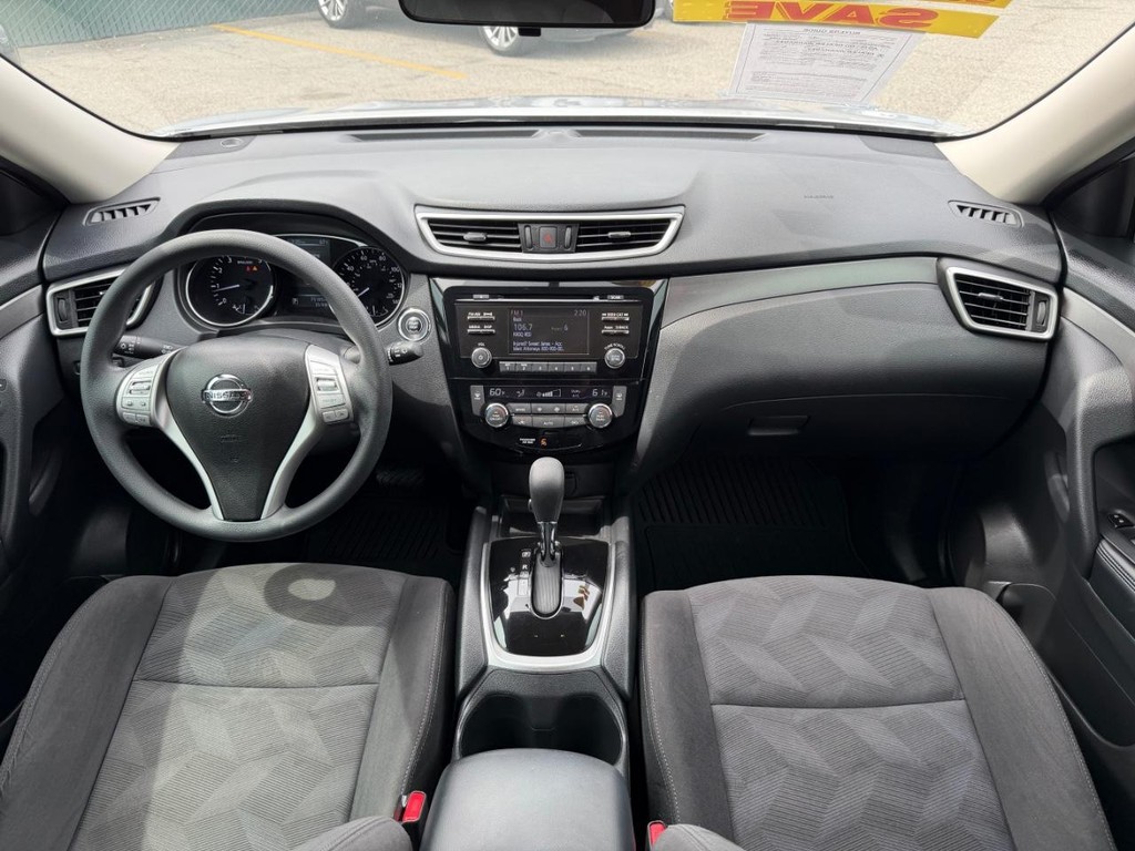 Nissan Rogue Vehicle Full-screen Gallery Image 23