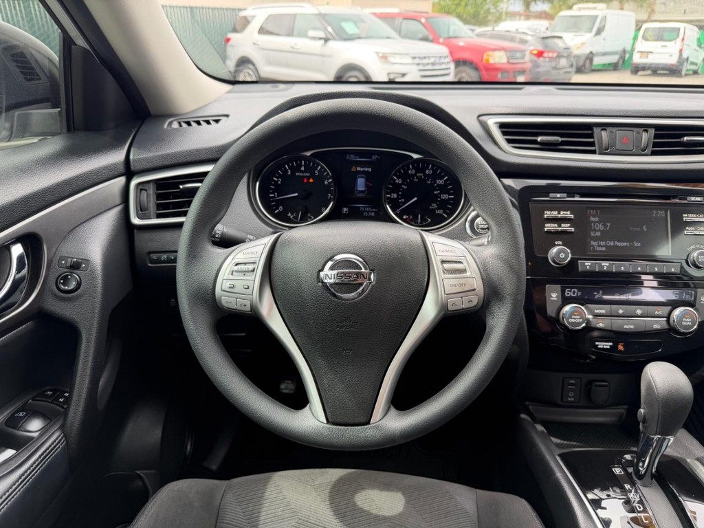 Nissan Rogue Vehicle Full-screen Gallery Image 27