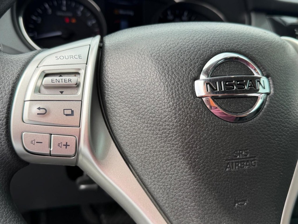 Nissan Rogue Vehicle Full-screen Gallery Image 28