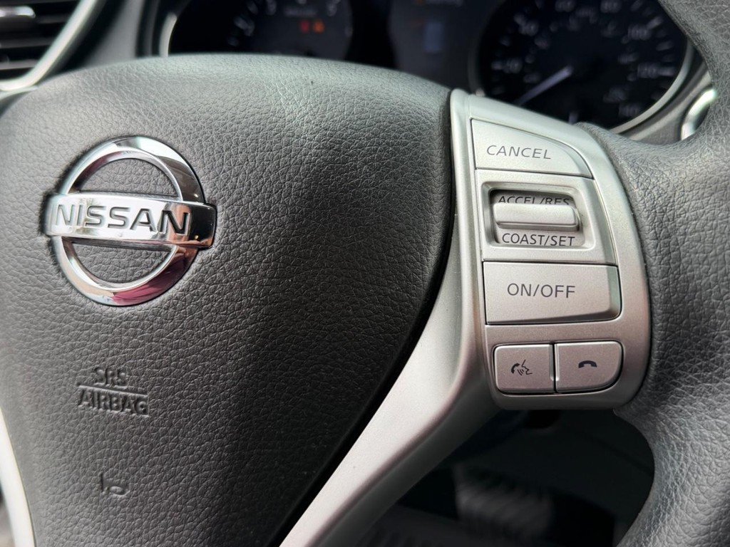 Nissan Rogue Vehicle Full-screen Gallery Image 29