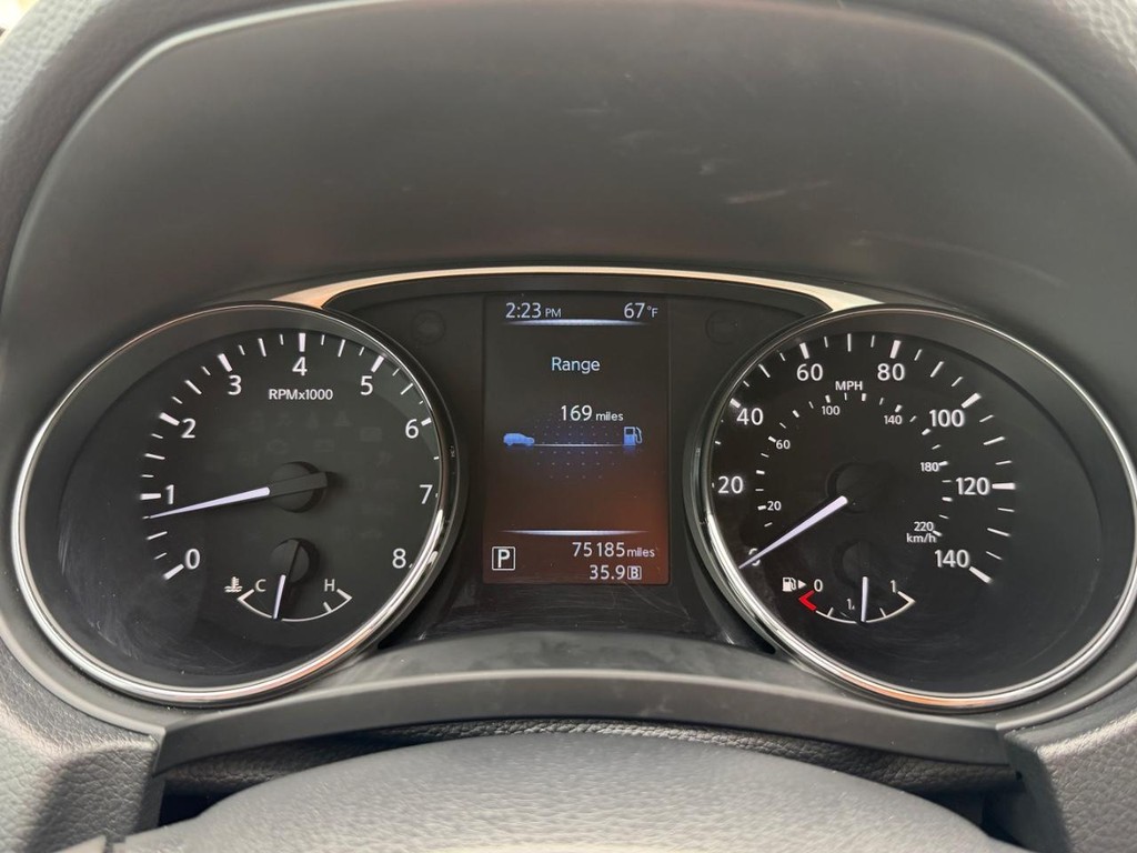 Nissan Rogue Vehicle Full-screen Gallery Image 30