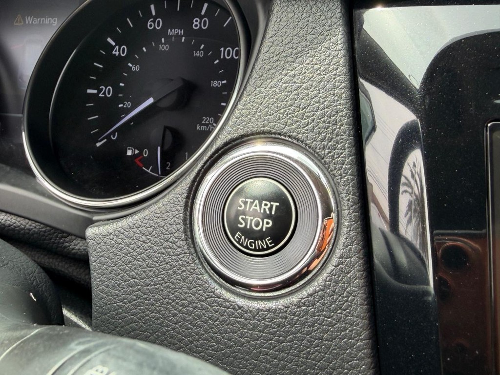 Nissan Rogue Vehicle Full-screen Gallery Image 33