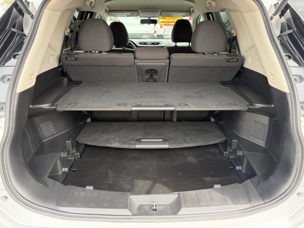 Nissan Rogue Vehicle Full-screen Gallery Image 42