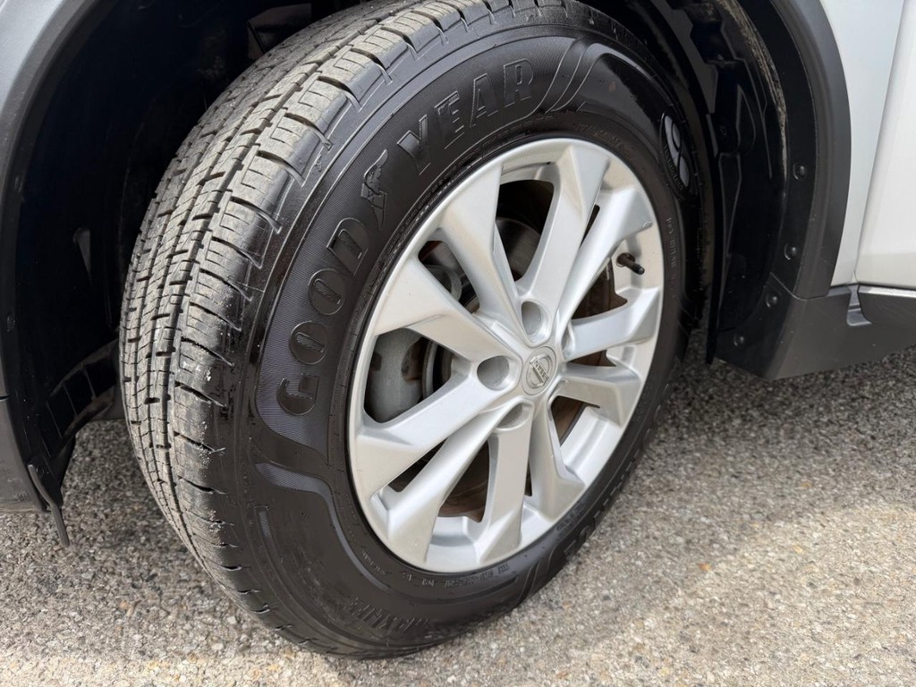 Nissan Rogue Vehicle Full-screen Gallery Image 43