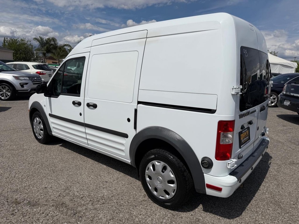 Ford Transit Connect Vehicle Full-screen Gallery Image 10